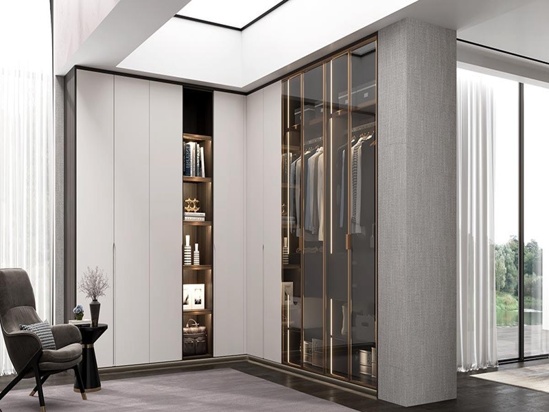 Modernong Minimalist na Glass Door Panel Solid Wood Walk-in Wardrobe