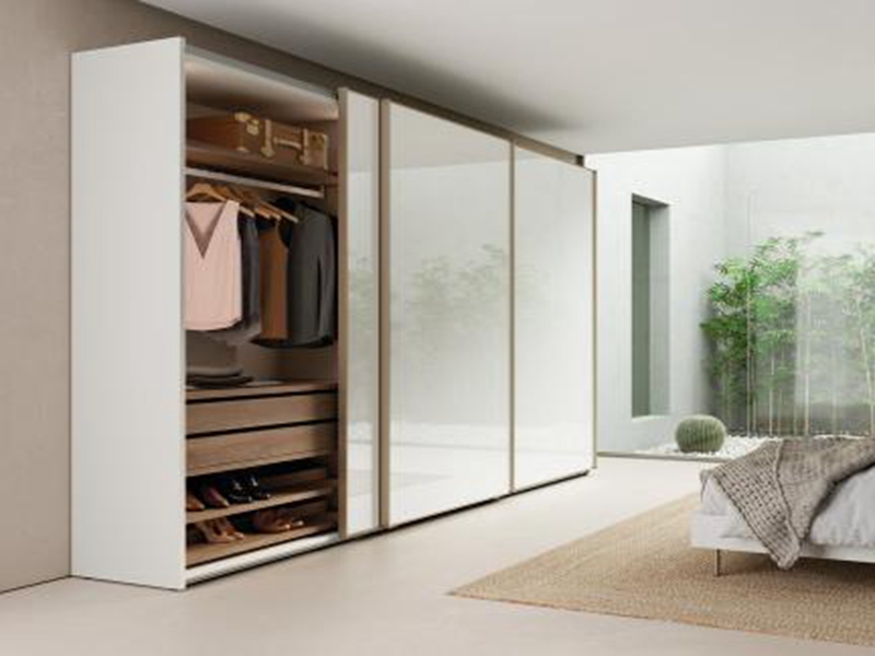 mga sliding door ng wardrobe