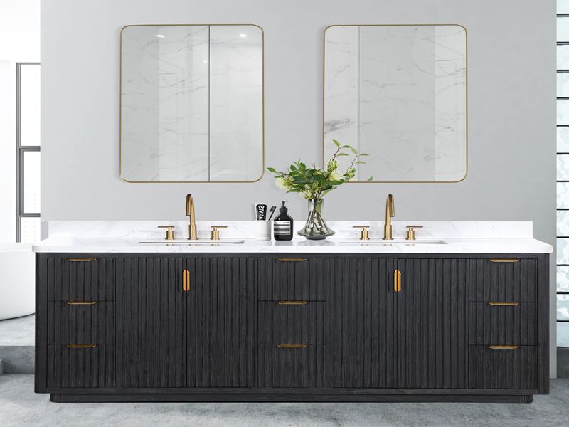 Modern Light Luxury Style Lacquered Finish Solid Wood Banyo Vanity Cabinet na may Grille Door Panel Molding