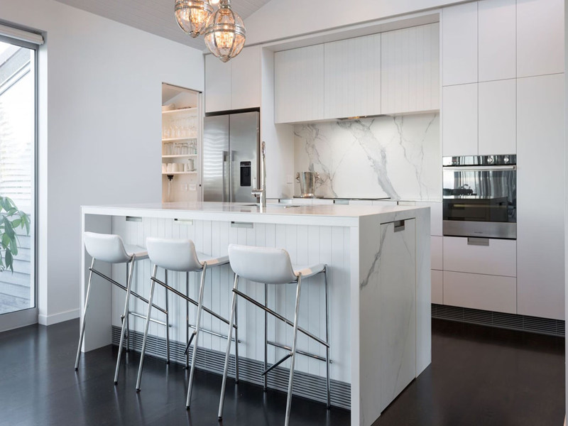Modern Style Modular Kitchen na may White Matte Cabinets