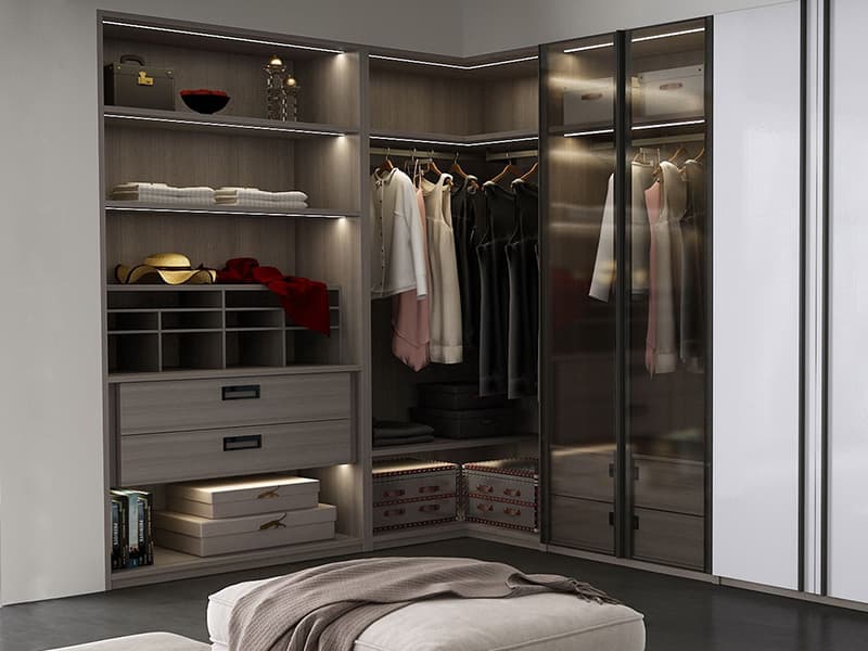  L Shape Walk in Closet with Glass Door