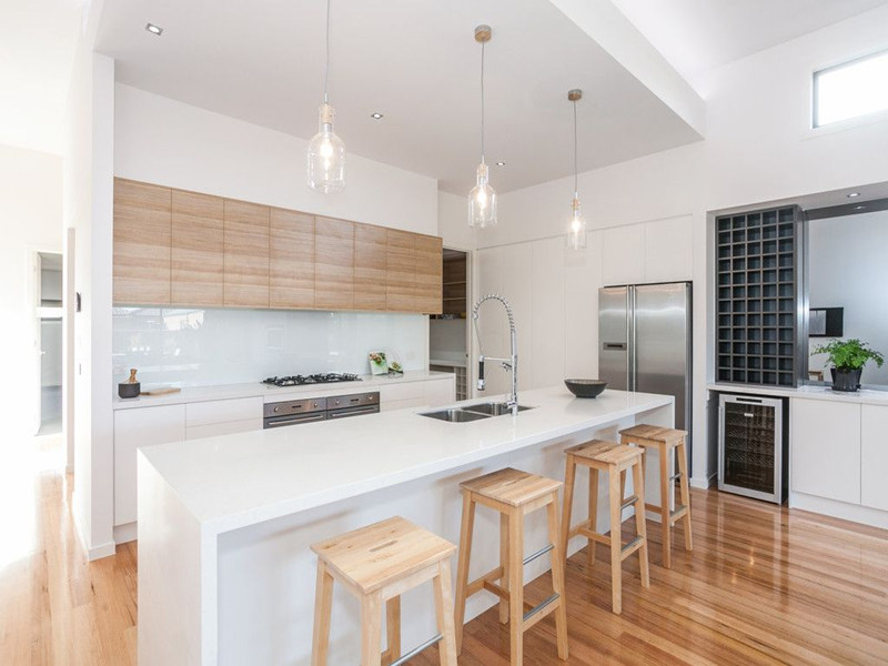 White Lacquer Kitchen Cabinet na may Wooden Wall Cabinet